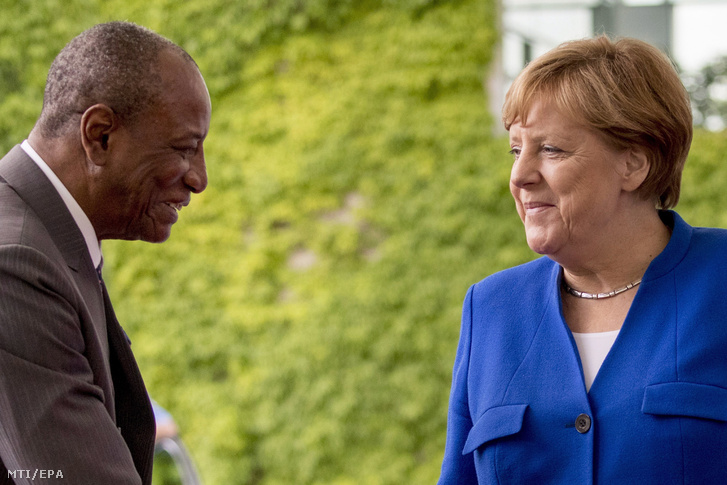 Merkel nem puszta jótékonyságból segítene Afrikának