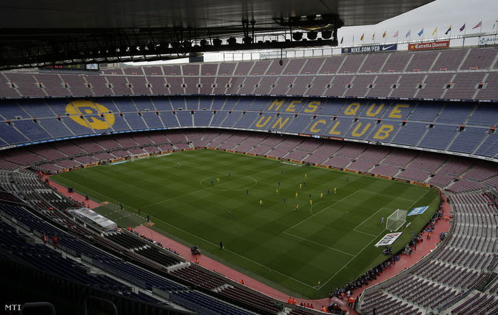 Még a futballmez nyaka is politizál Barcelonában