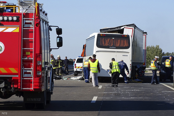 Újabb információk és fotó a szörnyű, M5-ösön történt balesetről
