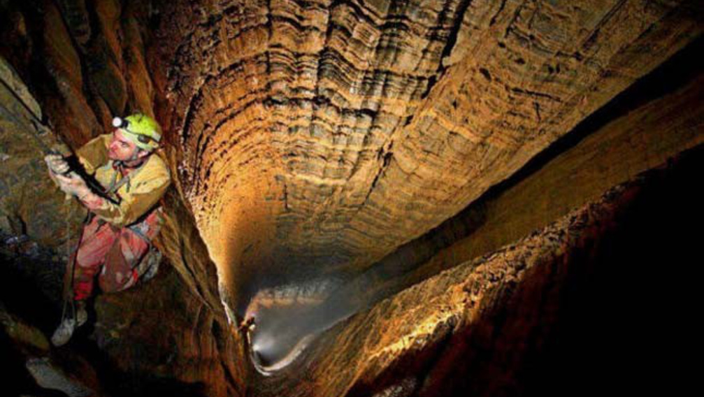 A világ legmélyebb barlangjában rekedtek magyar kutatók