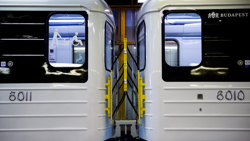 Érdekes megoldások a 3-as metró felújított kocsiján - képgaléria