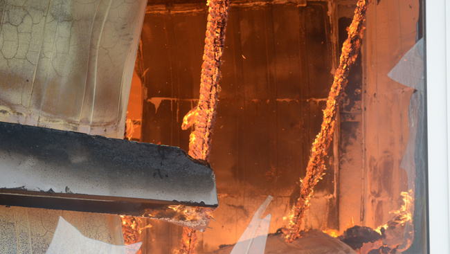 Elképesztő belső felvételek a lángokban álló budaörsi raktárról - videó és képgaléria