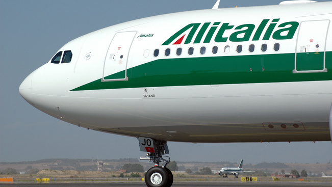 Elengedi az Alitalia kezét az Etihad