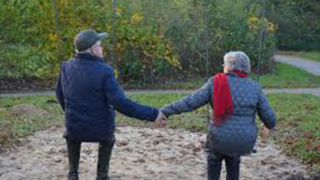 Segítő kezek védik ősztől az időseket