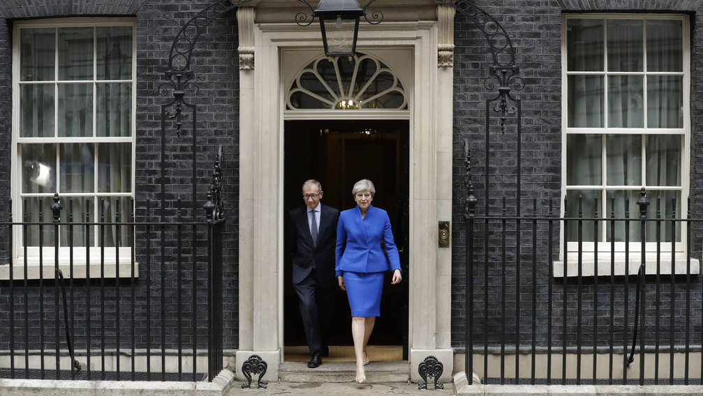 May alakít kormányt, és tíz nap múlva megkezdi a Brexit-tárgyalásokat