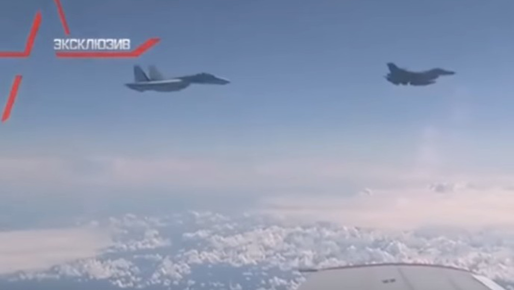 NATO-gép kísérte az orosz minisztert - videó