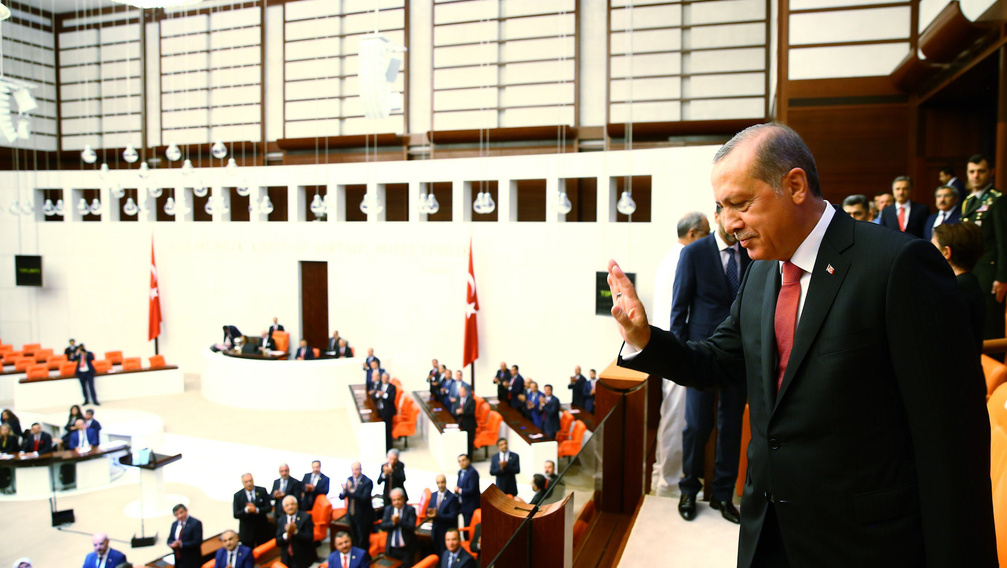 Erdogan: le kell majd tépni a fejét a puccsistáknak