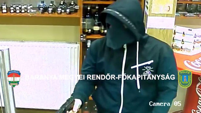 Fegyveres rabló szállt rá a pécsi dohányboltokra - videóval!