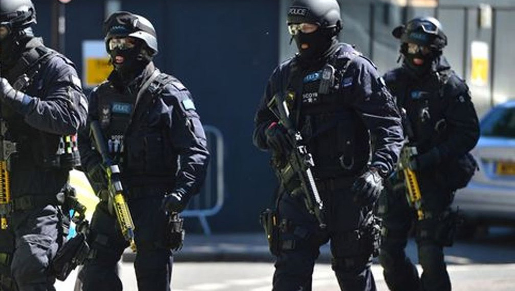Nagy-Britannia terrorkészültségben: kezdődnek a tömegrendezvények