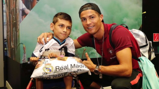 Feltűnt egy magyar fiú Cristiano Ronaldo oldalán