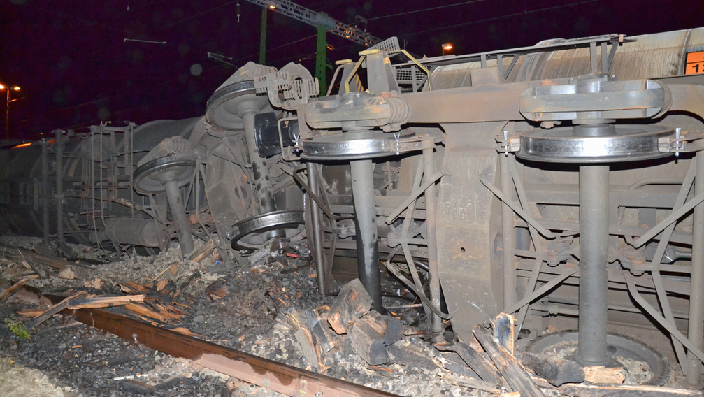 Vonatkatasztrófa: ez a látvány fogadta a kiérkező tűzoltókat