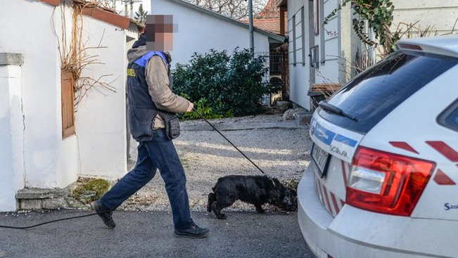 Fegyveres postarablás Győrben - rengeteg rendőr a helyszínen