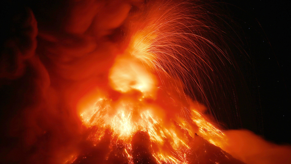 Újabb heves vulkánkitörés jöhet órákon belül a Fülöp-szigeteken