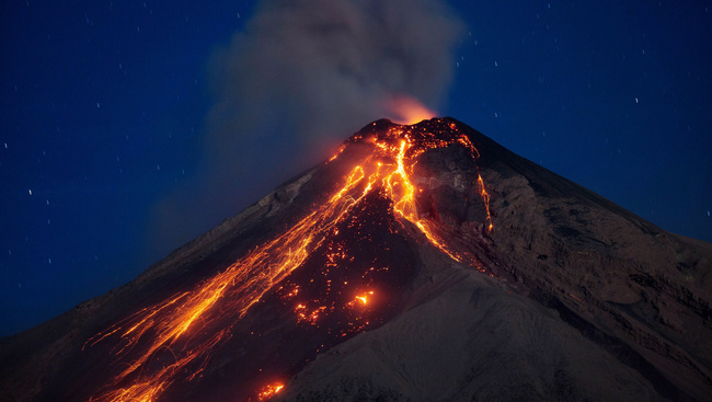 Különleges videó egy vulkánkitörésről