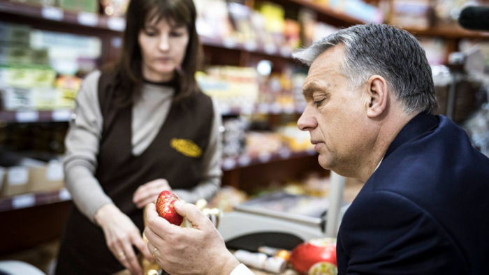 Orbán Viktor bevásárolt húsvétra, okostojást is vett