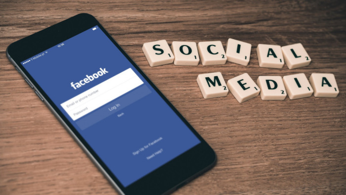 Facebook: a kapcsolatokra épült, de magányosság lehet a vége