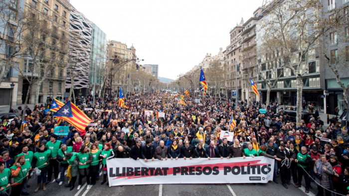Utcai összecsapások törtek ki Barcelonában Puigdemont letartóztatása miatt