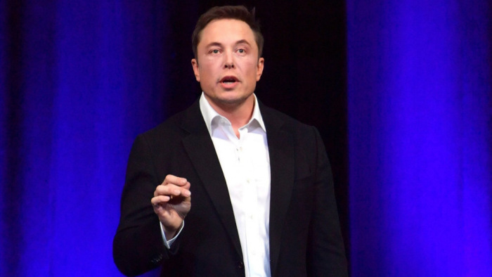 Chip kerül egy ember agyába - Elon Musk élő közvetítést ígér
