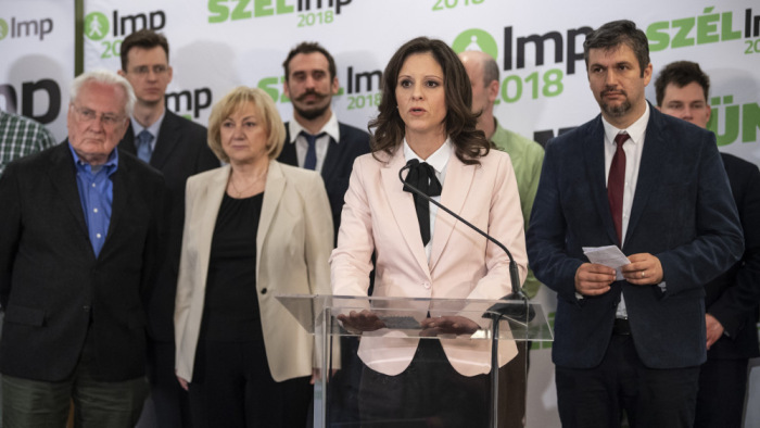Párt- és frakciótag marad az LMP-s tisztségeiről lemondott Szél Bernadett