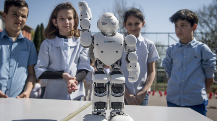 Humanoid robot tanított magyar gyerekeket