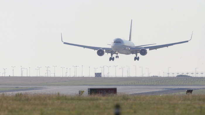 Sztrájk miatt több száz repülőjáratot törölt két légitársaság