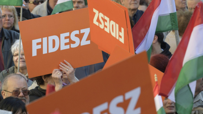 Századvég: tartja előnyét a Fidesz-KDNP, az ellenzéki oldalon a DK áll az élen