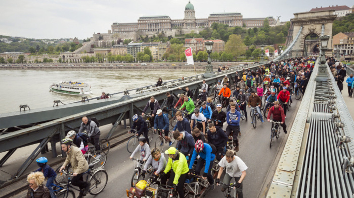 Komoly korlátozások lesznek Budapest közlekedésében most vasárnap