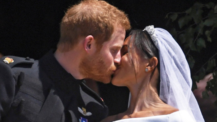 Rengeteg világsztár és a Föld leginkább csodált csókja - újabb képgaléria a hercegi esküvőről!