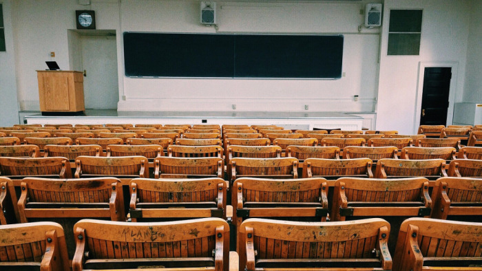 Súlyos gondok a felsőoktatásban – léptek az egyetemi tanárok