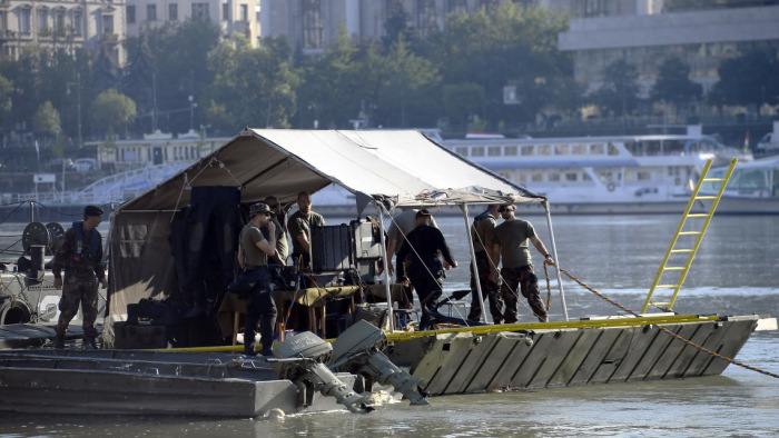 Dunai bomba: elkezdték a robbanótest kiemelését