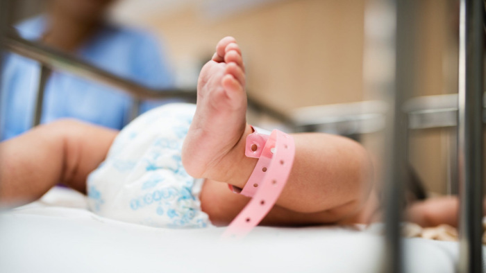 Ötvenhárom állami kórház szülészetét fejlesztik