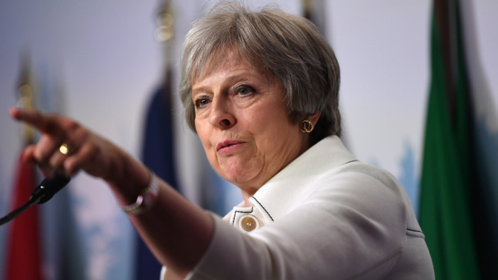 Theresa May állítólag megígérte, hogy nem ő vezeti a Konzervatív Pártot a következő választásokon