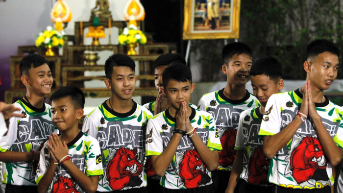 Ünnepelnek a barlangból kimentett thaiföldi gyerekek