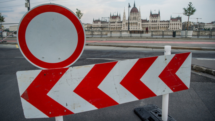 Futók miatt vannak lezárások vasárnap is Budapesten