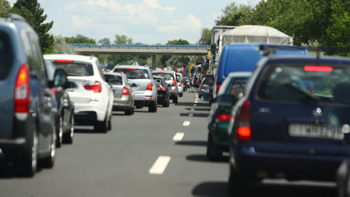 Forgalomkorlátozás csütörtökön és hétvégén az M1-es autópályán