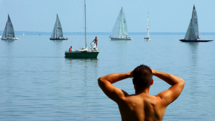 Tényleg itt nyár – ezt üzeni a Balaton vize is
