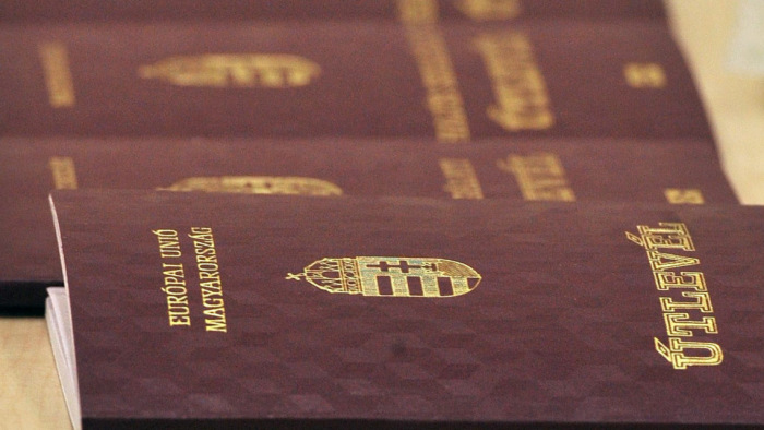 Ott a magyar is a világ legerősebb útlevelei között – friss lista