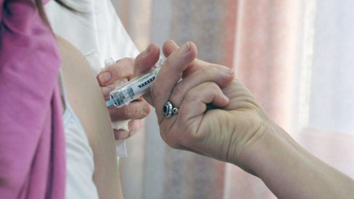 Ingyenes HPV elleni védőoltás: fontos határidő közeleg