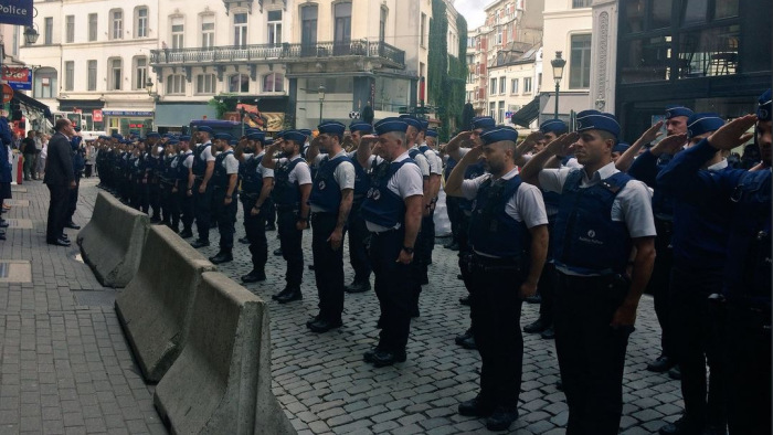 Trükkösen sztrájkolnak a brüsszeli rendőrök az EU-csúcs kezdetén