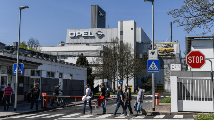 Chiphiány: leáll egy németországi autógyár legalább az év végéig