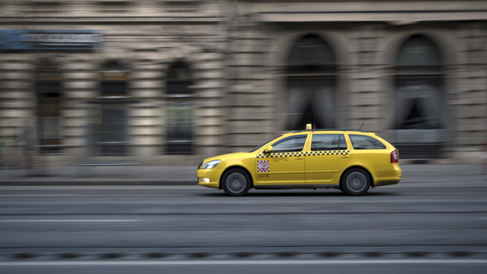 Megvan, milyen taxival mehetünk ki Ferihegyre 2025-ig