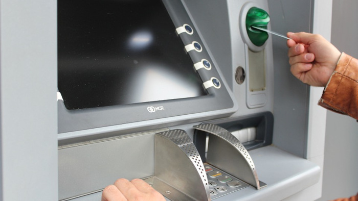 Szigorítás: nem lehet korlátlanul pénzt felvenni a bankautomatákból