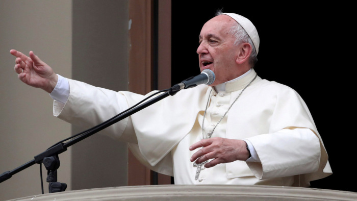 Ferenc pápa a pedofil papoknak üzent
