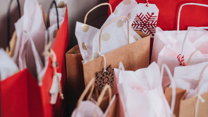Közel 1300 boltot vizsgált meg a hatóság a karácsonyi szezonra készülve