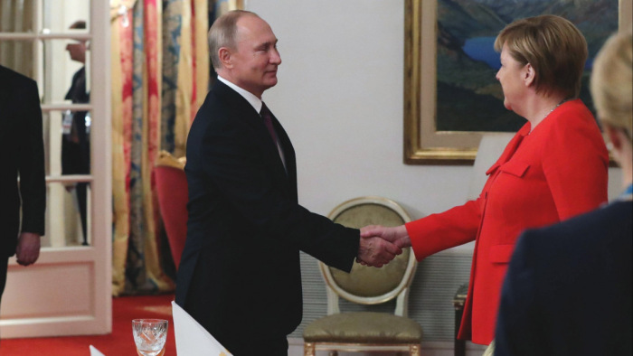 Fontos ügyekről beszélt Merkel és Putyin