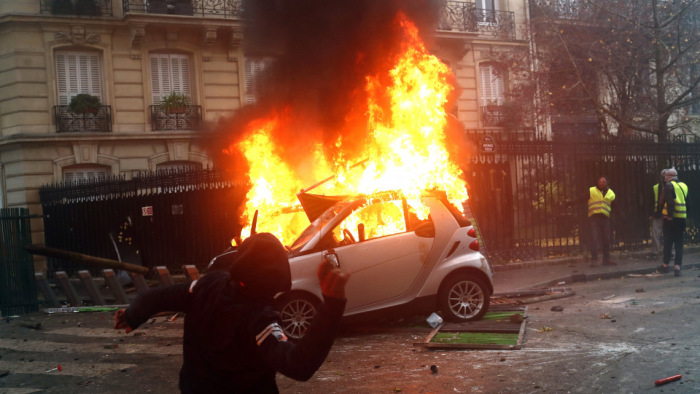 Rendkívüli állapotot hirdetne Párizsban a rendőrszakszervezet
