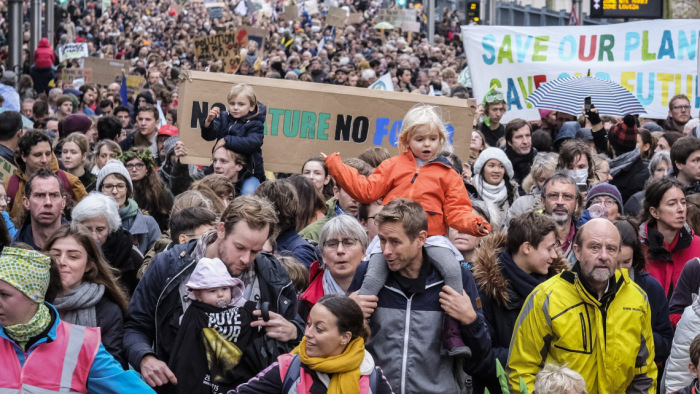 Az éghajlatvédelemért tüntettek Brüsszelben