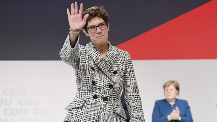 Mráz Ágoston: A CDU új elnökének ki kell lépnie Angela Merkel árnyékából