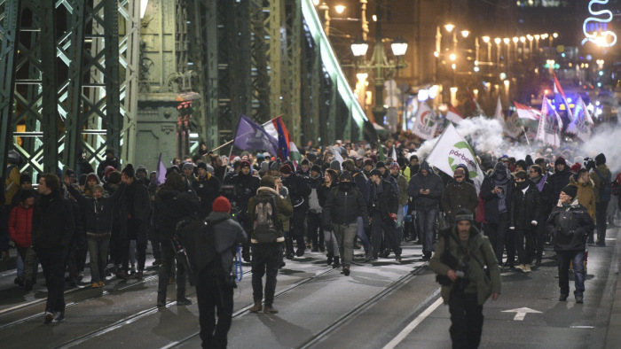 Útlezárásokra is készül az ellenzék Budapesten és vidéken