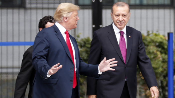 Trump kiadná Gülent, de kér valamit cserébe